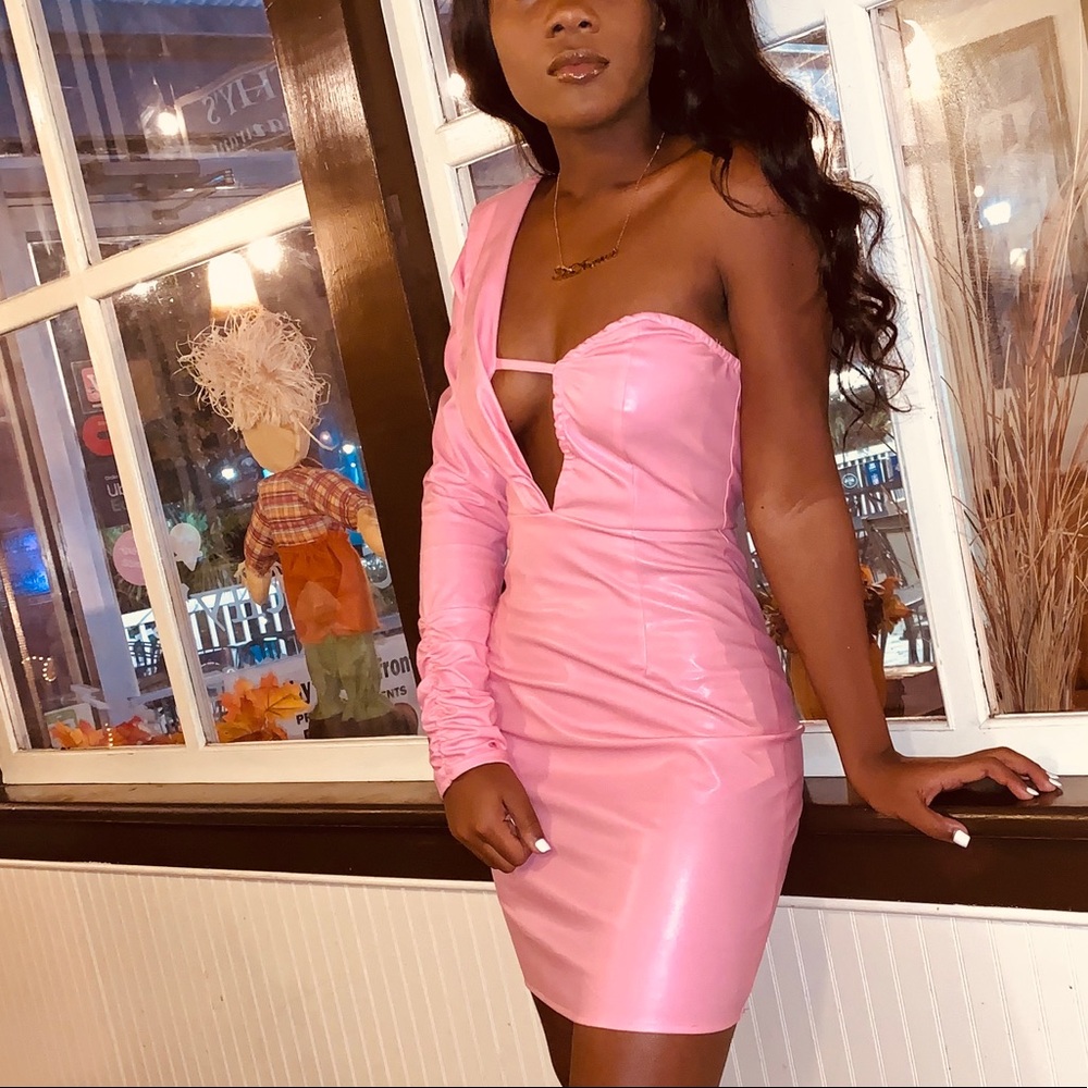 Pretty Little Thing dress